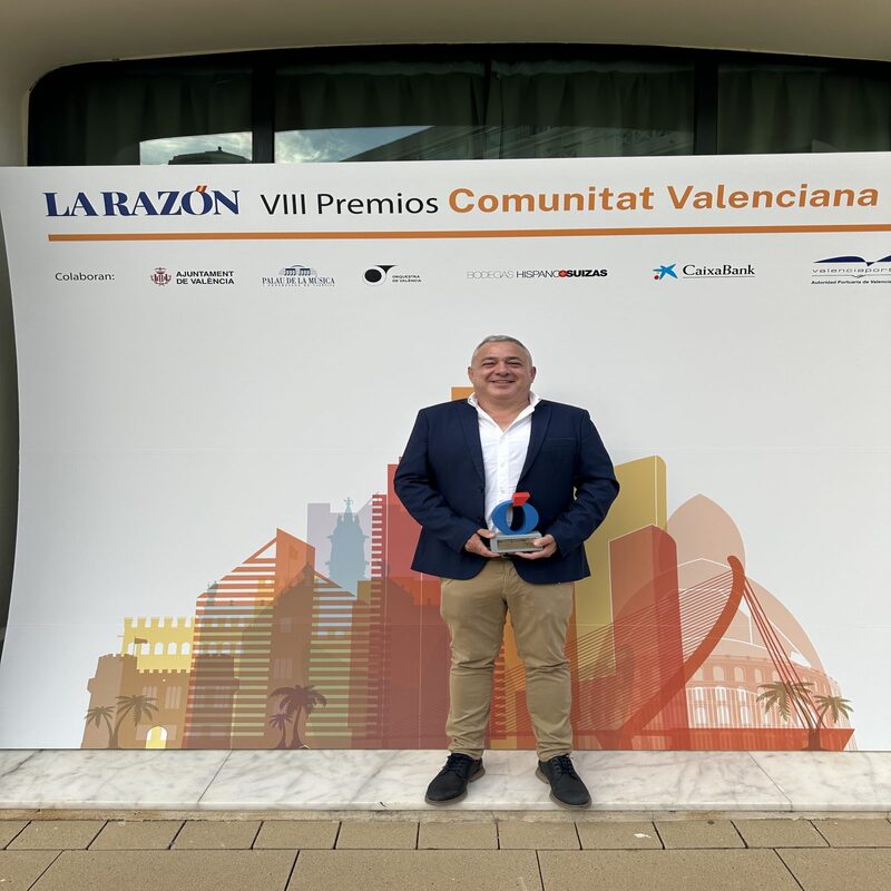 recogiendo premio